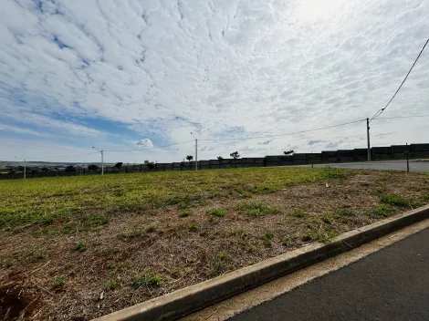 Terreno de esquina com 425m² à venda em condomínio - Village Costa Sul