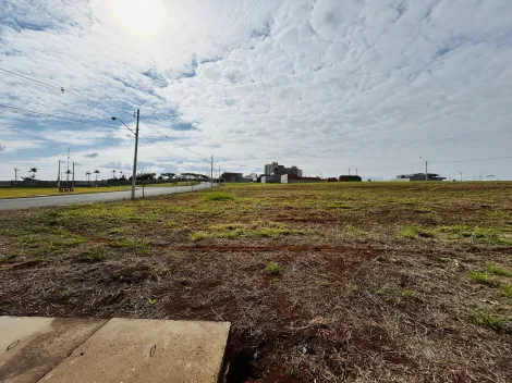 Terreno de esquina com 336m² à venda em condomínio - Village Costa Sul