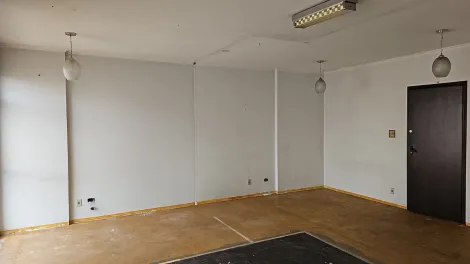 Escritório comercial de 43m² com 01 banheiro à venda - Centro