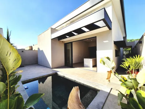 Casa térrea de 190m² com 03 suítes à venda em condomínio - Vila do Golf