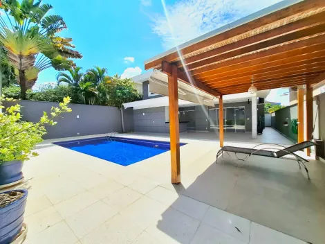 Casa sobrado de 228m² com 03 suítes à venda - Quinta do Golfe