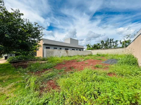 Terreno de 336m² à venda em condomínio - Vila do Golf