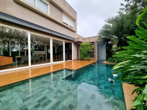 Casa sobrado de 375m² com 04 suítes à venda em condomínio - Alphaville