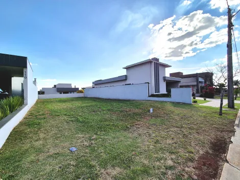 Terreno de 360m² com espaço amplo à venda em condomínio - Alto do Castelo Residencial
