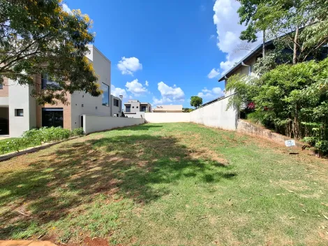 Terreno de 360m² à venda em condomínio - Alto do Castelo