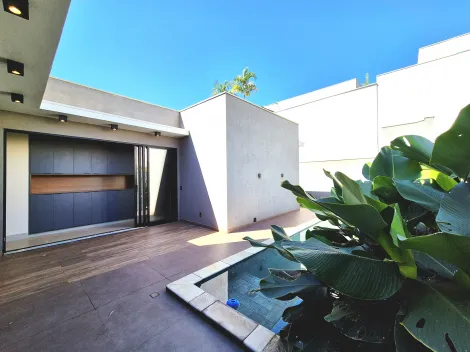 Casa térrea de 192m² com 03 suítes à venda em condomínio - Vila do Golf