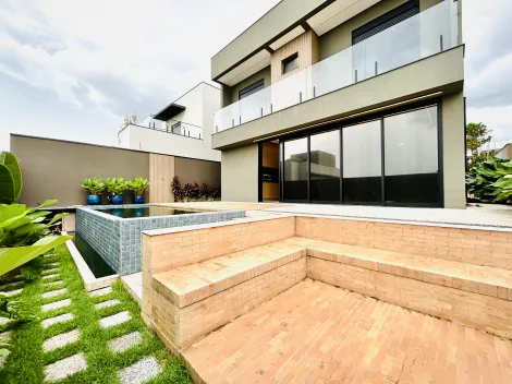 Casa sobrado de 320m² com 04 suítes à venda em condomínio - Vila do Golfe
