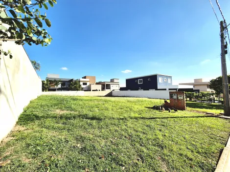Terreno de 360m² à venda em condomínio - Alto do Castelo Residencial
