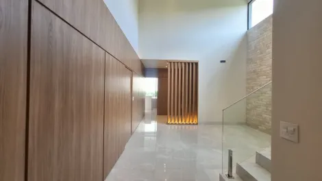Casa sobrado de 250m² com 04 suítes à venda em condomínio - Vila do Golfe