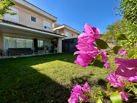 Casa sobrado em condomínio de 173m² com 03 suítes à venda - Vila do Golf