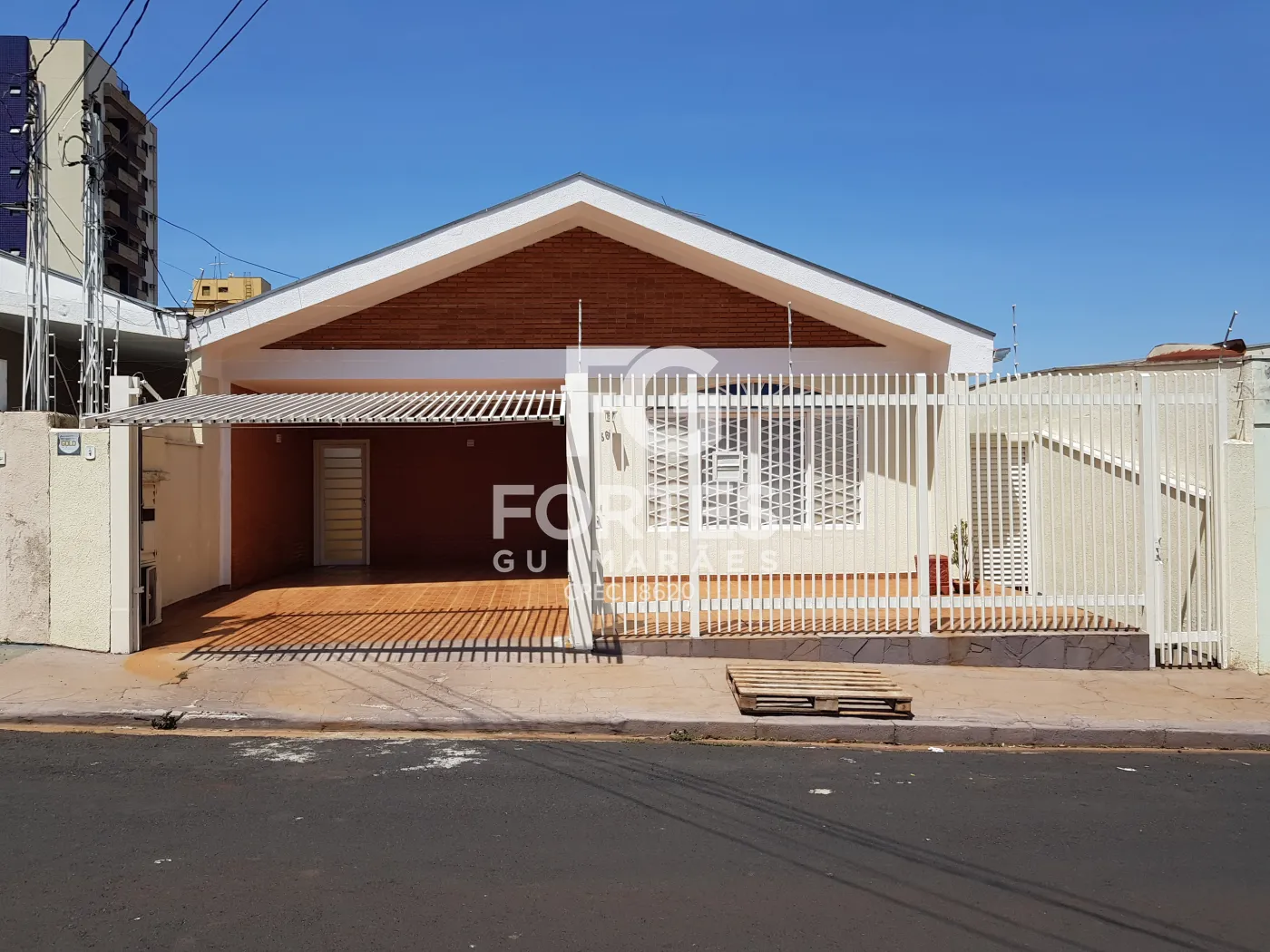 Alugar Casas / Padr&atilde;o em Ribeir&atilde;o Preto R$ 3.000,00 - Foto 1