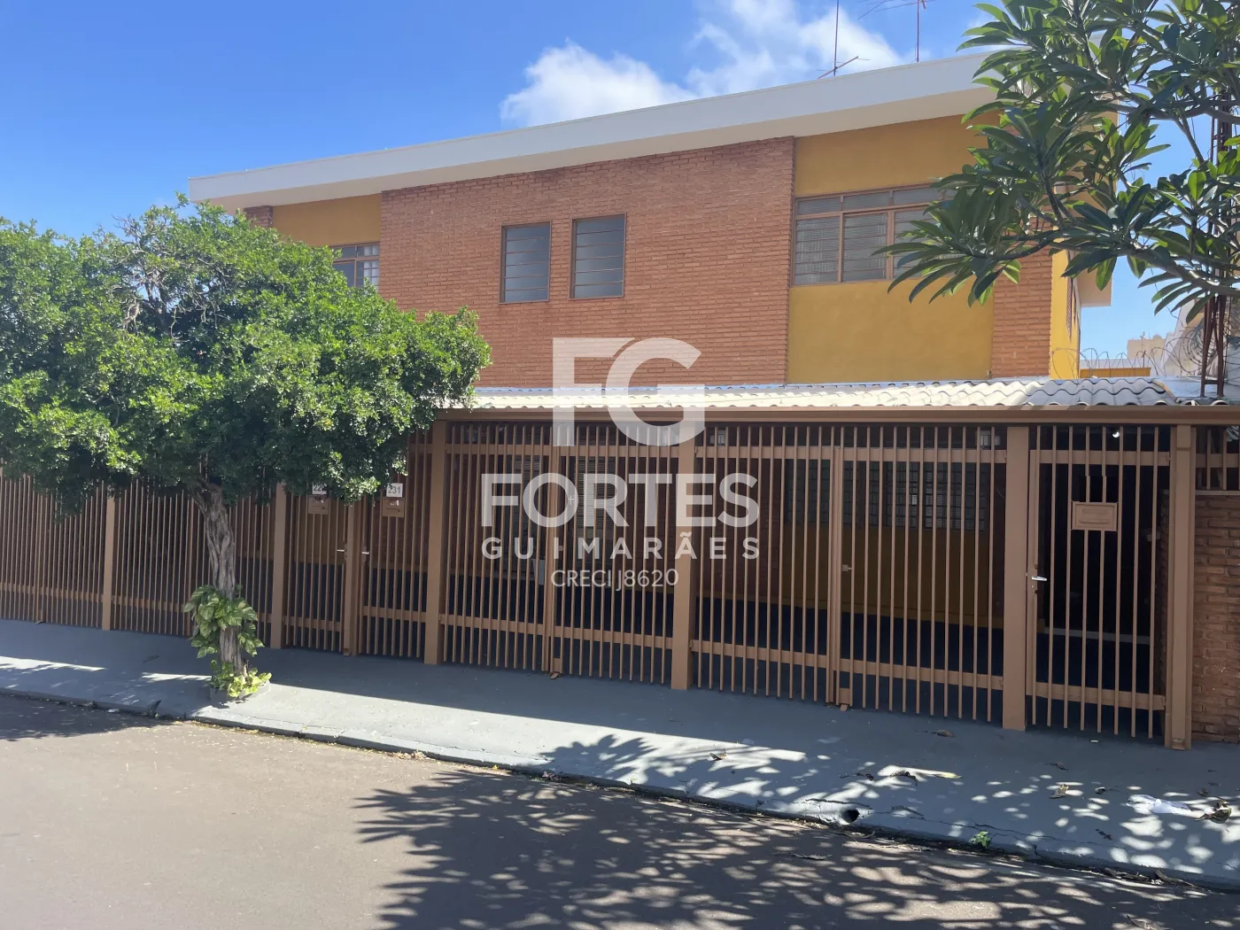 Alugar Casas / Padr&atilde;o em Ribeir&atilde;o Preto R$ 2.000,00 - Foto 1