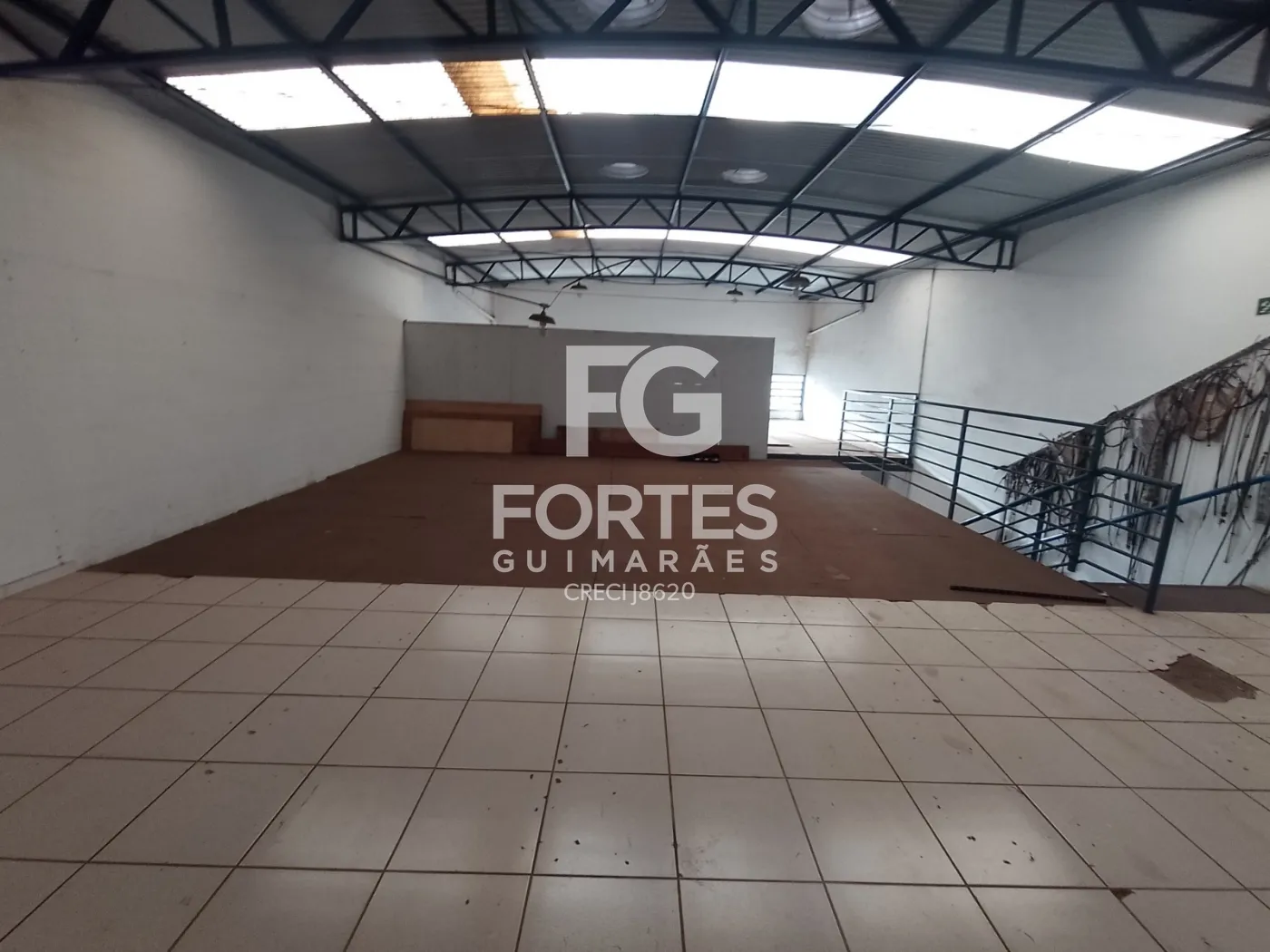 Alugar Comercial / Sal&atilde;o em Ribeir&atilde;o Preto R$ 3.000,00 - Foto 2