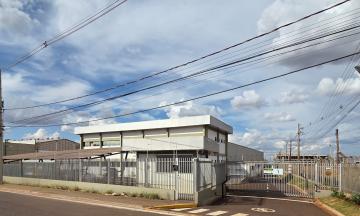 Cravinhos Distrito Industrial comercial Locacao R$ 3.500,00 Condominio R$600,00  3 Vagas Area do terreno 100.00m2 Area construida 100.00m2