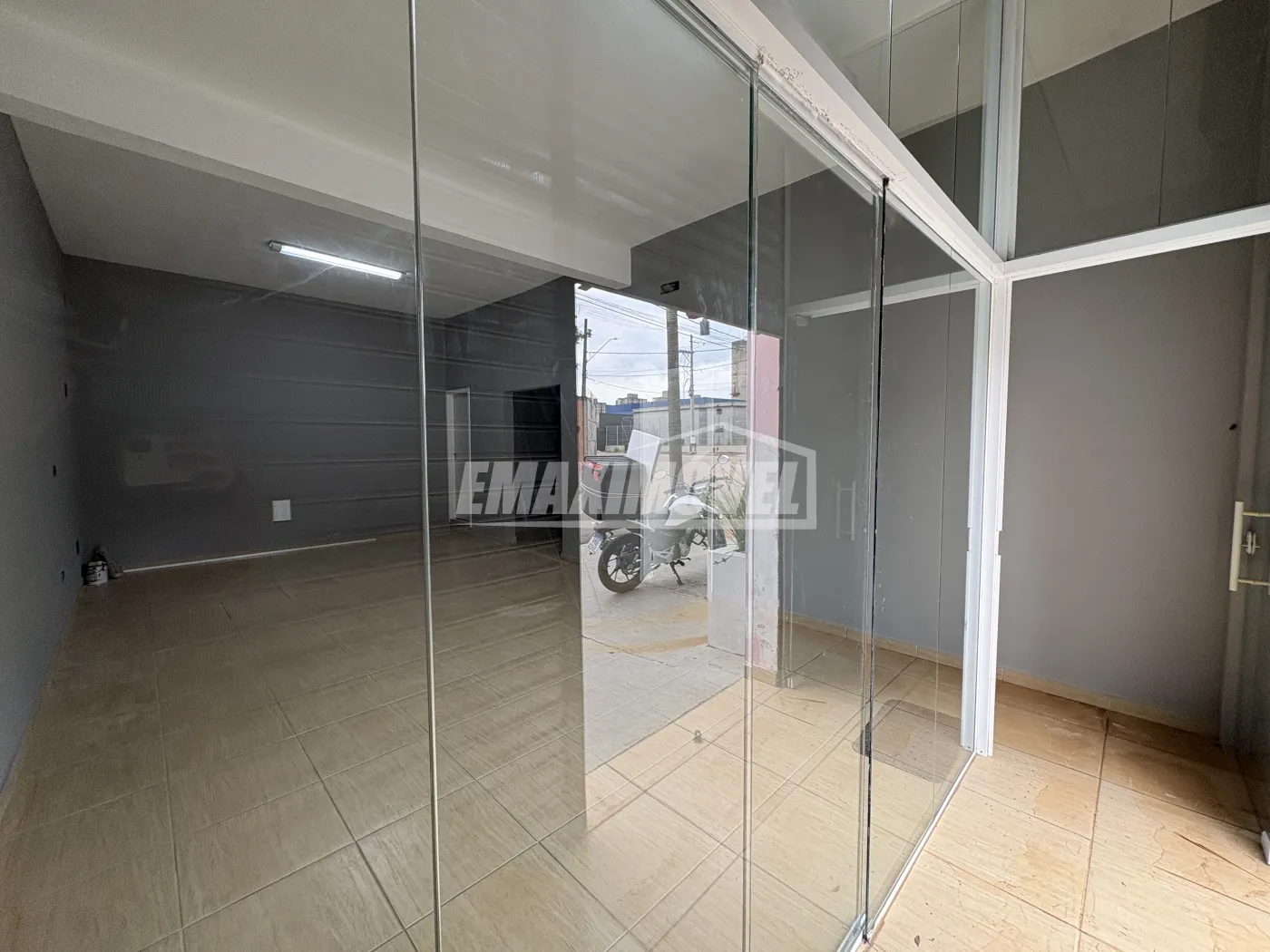 Alugar Loja / Box / Loja Sal&atilde;o em Sorocaba R$ 1.800,00 - Foto 2