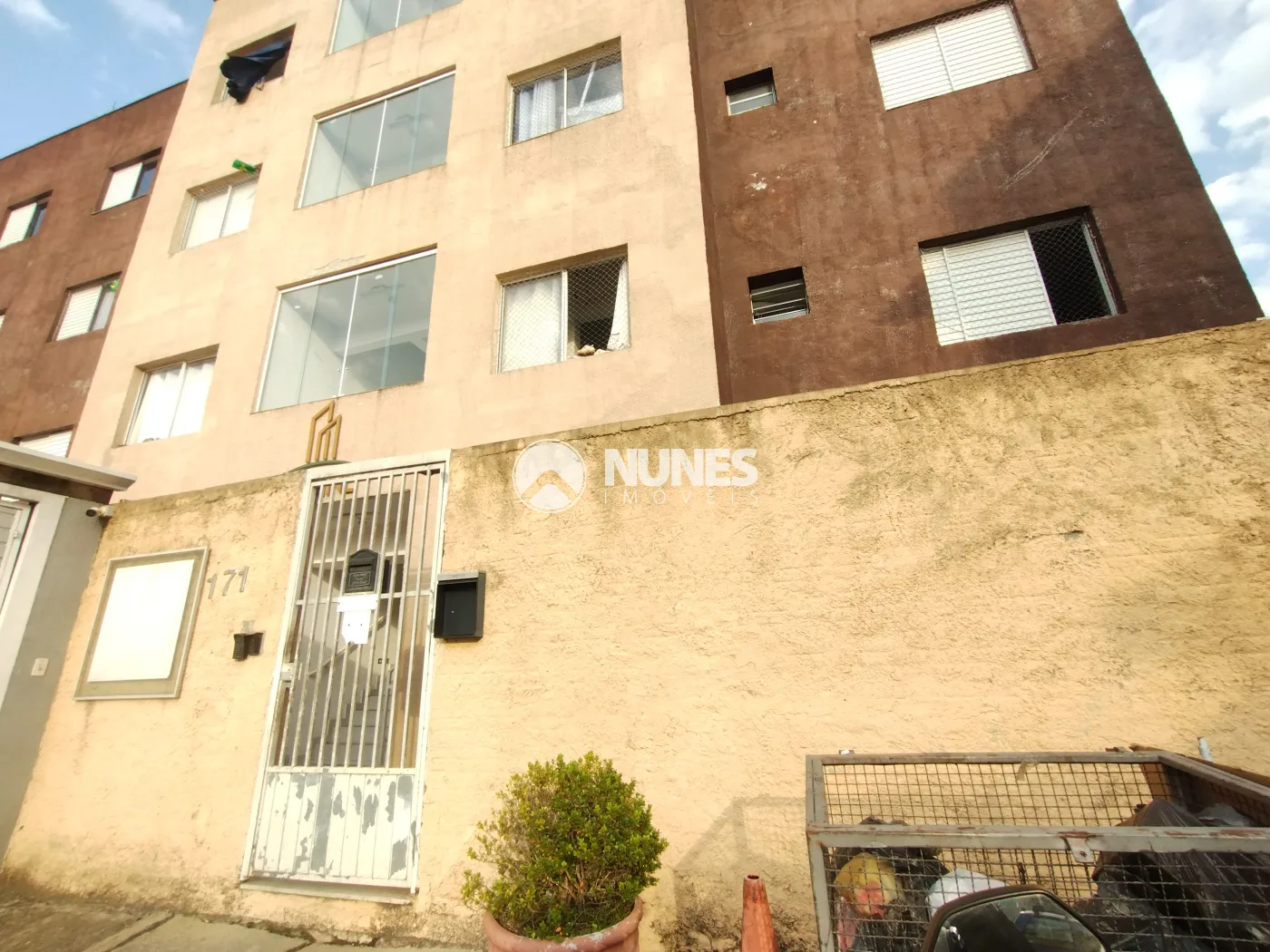 Alugar Apartamento / Padr&atilde;o em Cotia R$ 1.600,00 - Foto 1
