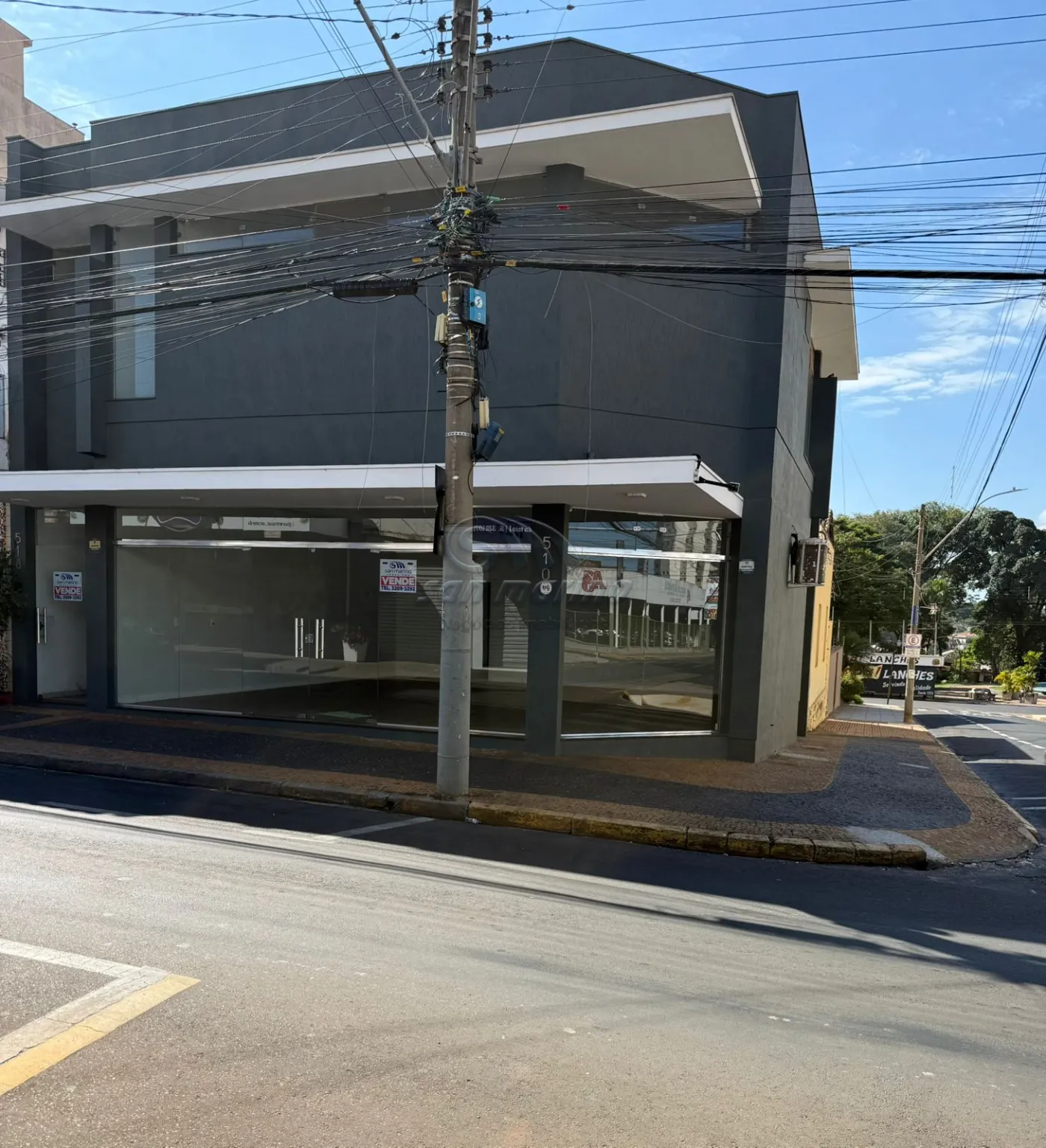 Comerciais / Pr&eacute;dio em Jaboticabal - foto 1