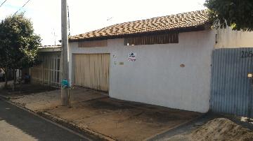Alugar Casas / Padr&atilde;o em Jaboticabal. apenas R$ 250.000,00