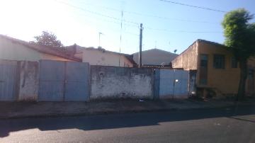 Alugar Casas / Padr&atilde;o em Jaboticabal. apenas R$ 300.000,00