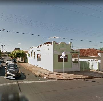 Alugar Casas / Padr&atilde;o em Jaboticabal. apenas R$ 1.000,00