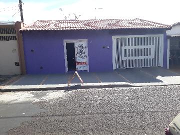 Alugar Casas / Padr&atilde;o em Jaboticabal. apenas R$ 200.000,00