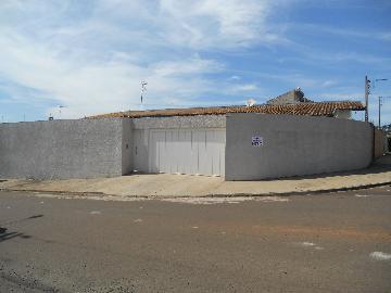 Alugar Casas / Padr&atilde;o em Jaboticabal. apenas R$ 2.200,00
