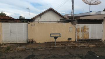 Alugar Casas / Padr&atilde;o em Jaboticabal. apenas R$ 220.000,00