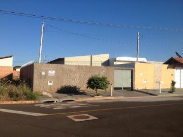 Alugar Casas / Padr&atilde;o em Jaboticabal. apenas R$ 230.000,00