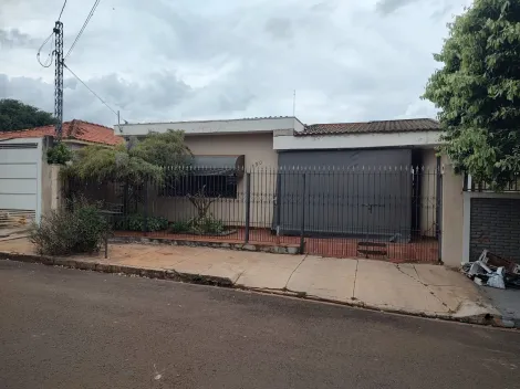 Alugar Casas / Padrão em Jaboticabal. apenas R$ 260.000,00