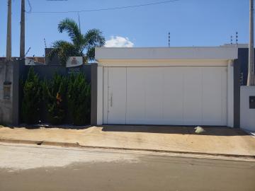 Alugar Casas / Padr&atilde;o em Monte Alto. apenas R$ 2.700,00