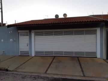 Alugar Casas / Padr&atilde;o em Jaboticabal. apenas R$ 450.000,00