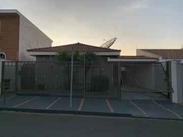 Alugar Casas / Padr&atilde;o em Jaboticabal. apenas R$ 2.000,00