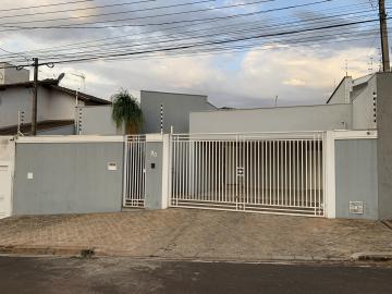 Alugar Casas / Padrão em Jaboticabal. apenas R$ 2.650,00