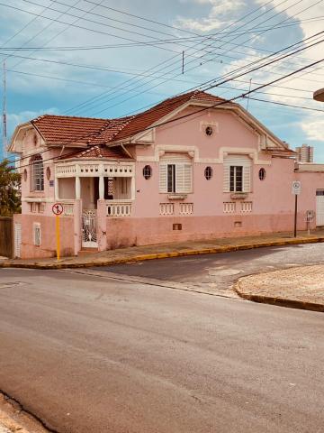 Alugar Casas / Padr&atilde;o em Jaboticabal. apenas R$ 300.000,00