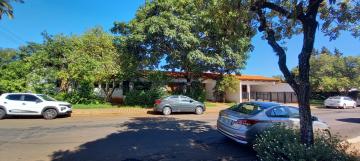 Comprar Casas / Padr&atilde;o em Jaboticabal.