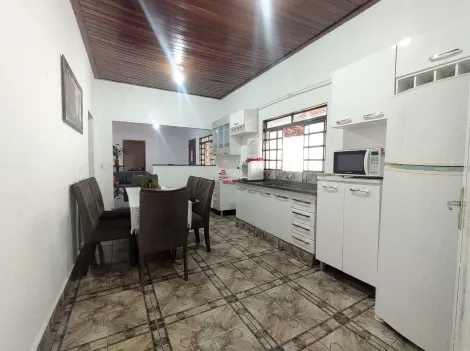 Alugar Casas / Padr&atilde;o em Jaboticabal. apenas R$ 330.000,00