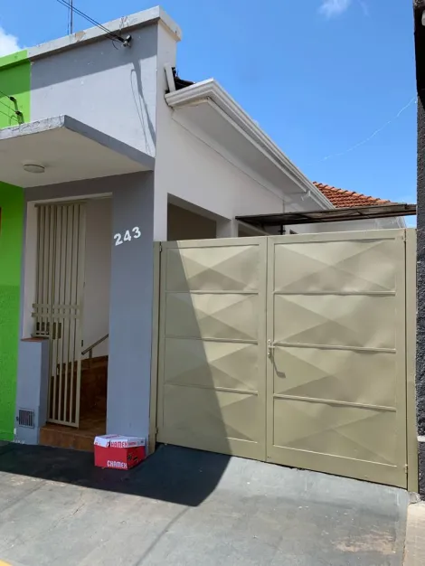 Alugar Casas / Padr&atilde;o em Jaboticabal. apenas R$ 1.500,00