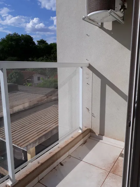 Alugar Apartamentos / Padrão em Jaboticabal. apenas R$ 220.000,00