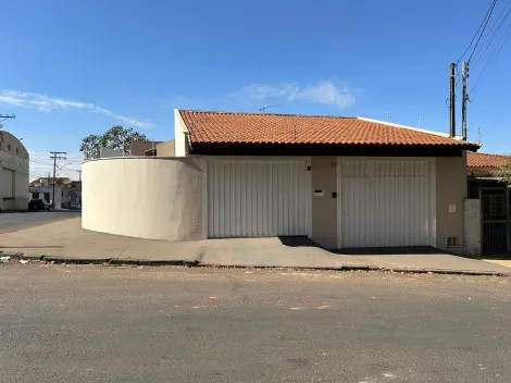 Alugar Casas / Padrão em Jaboticabal. apenas R$ 1.800,00