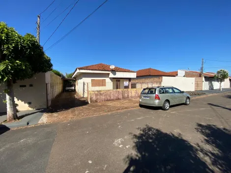 Alugar Casas / Padr&atilde;o em Jaboticabal. apenas R$ 190.000,00