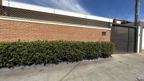 Alugar Casas / Padrão em Jaboticabal. apenas R$ 2.500,00