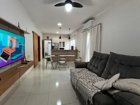 Alugar Casas / Padrão em Jaboticabal. apenas R$ 800.000,00