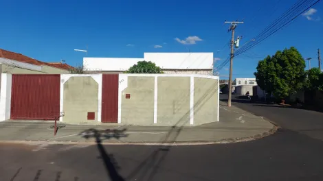 Alugar Casas / Padr&atilde;o em Jaboticabal. apenas R$ 380.000,00