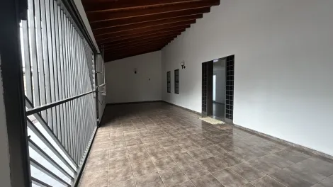 Alugar Casas / Padr&atilde;o em Jaboticabal. apenas R$ 2.400,00