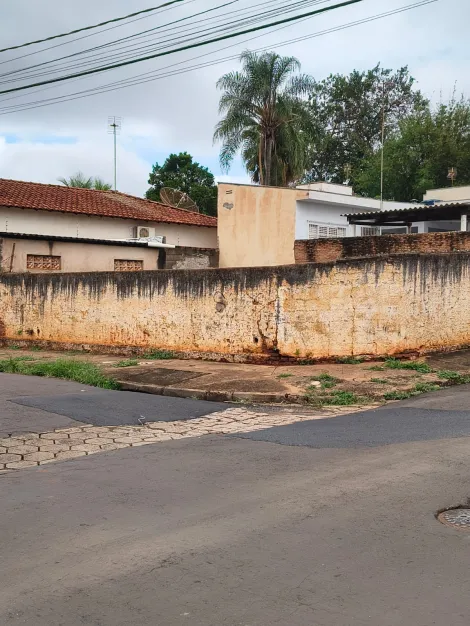 Alugar Terrenos / Residencial em Jaboticabal. apenas R$ 100.000,00