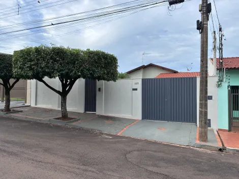 Alugar Casas / Padr&atilde;o em Jaboticabal. apenas R$ 450.000,00
