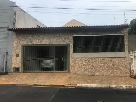 Alugar Casas / Padr&atilde;o em Jaboticabal. apenas R$ 400.000,00