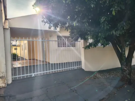 Alugar Casas / Padr&atilde;o em Jaboticabal. apenas R$ 280.000,00
