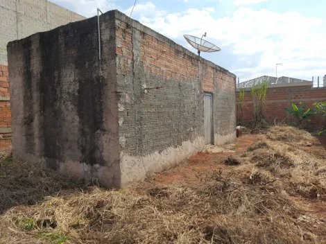 Alugar Casas / Padr&atilde;o em Jaboticabal. apenas R$ 135.000,00