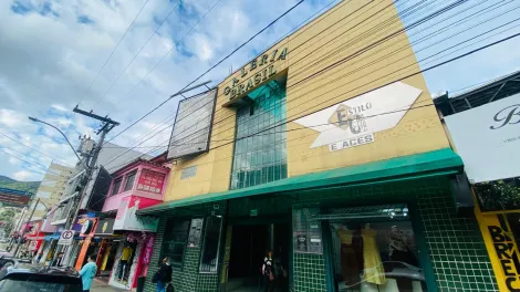 Pocos de Caldas Centro Comercial Locacao R$ 540,00 Condominio R$121,00  Area do terreno 10.12m2 Area construida 10.13m2